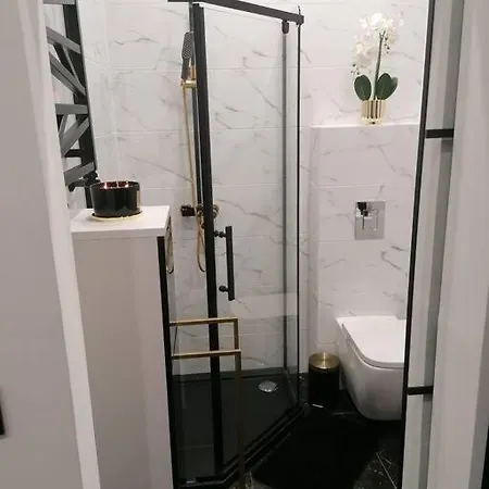 Czarny Z Jacuzzi Lägenhet *