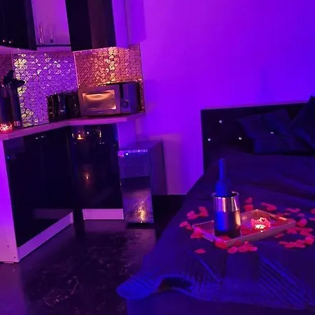 Czarny Z Jacuzzi Apartment Bydgoszcz