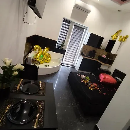 Apartment Czarny Z Jacuzzi *