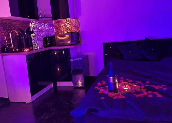 Czarny Z Jacuzzi Apartment Bydgoszcz