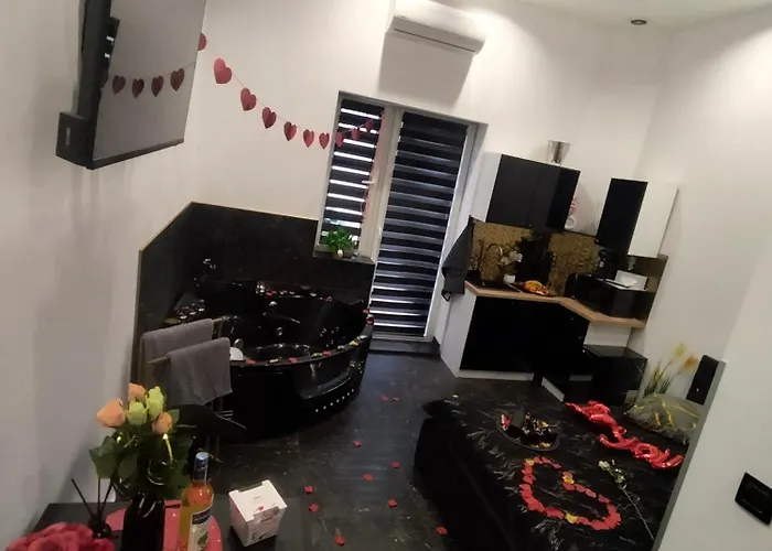 Apartment Czarny Z Jacuzzi *